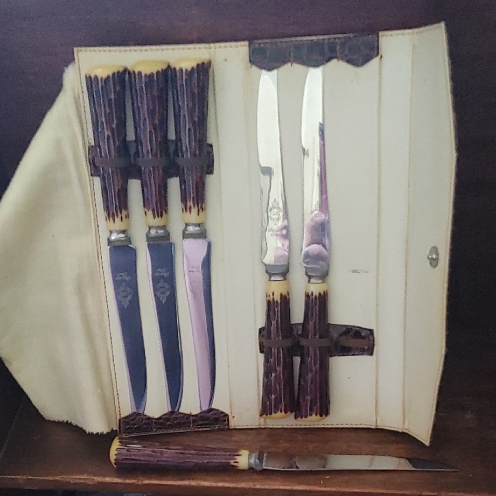Glo HillElegant Faux Bone Knife Set
